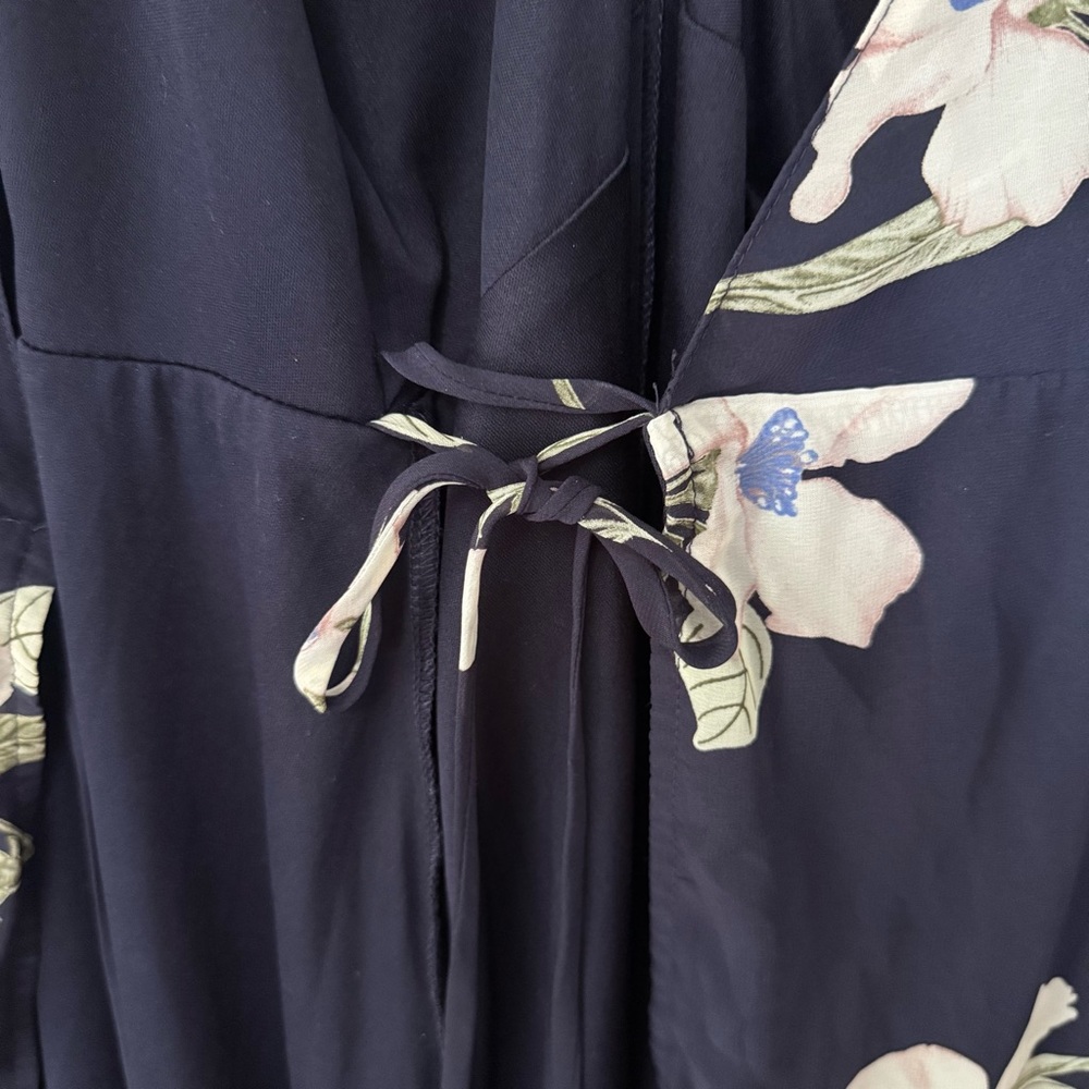 Lulus Navy Blue & Cream Floral Print Wrap Maxi Dress Medium - Picture 11 of 11